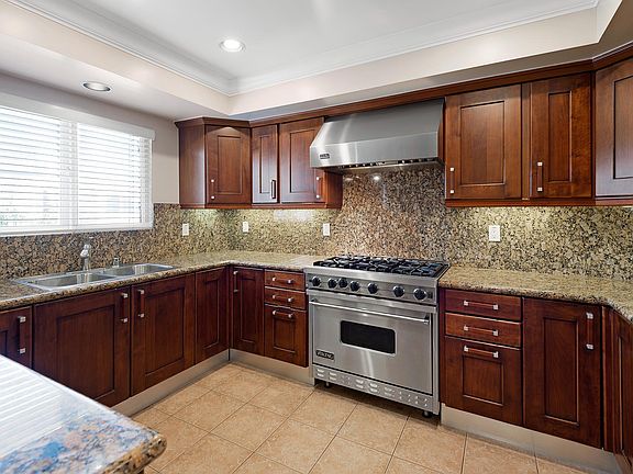 2nd image of 1246 Armacost Ave #Penthouse 4