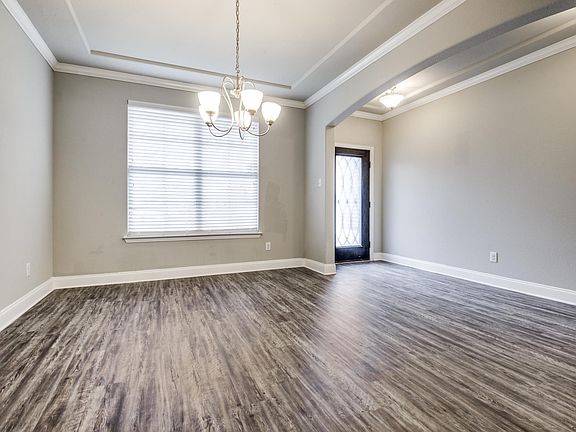 3rd image of 629 Bird Creek Dr
