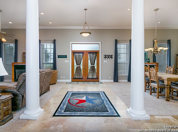 5th image of 105 Elm Country Dr