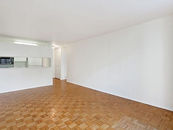 2nd image of 215 W 95th St APT 6J