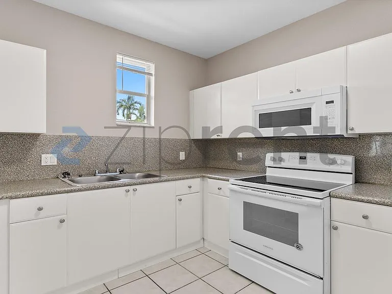 1015 Shoma Dr — Photo 10