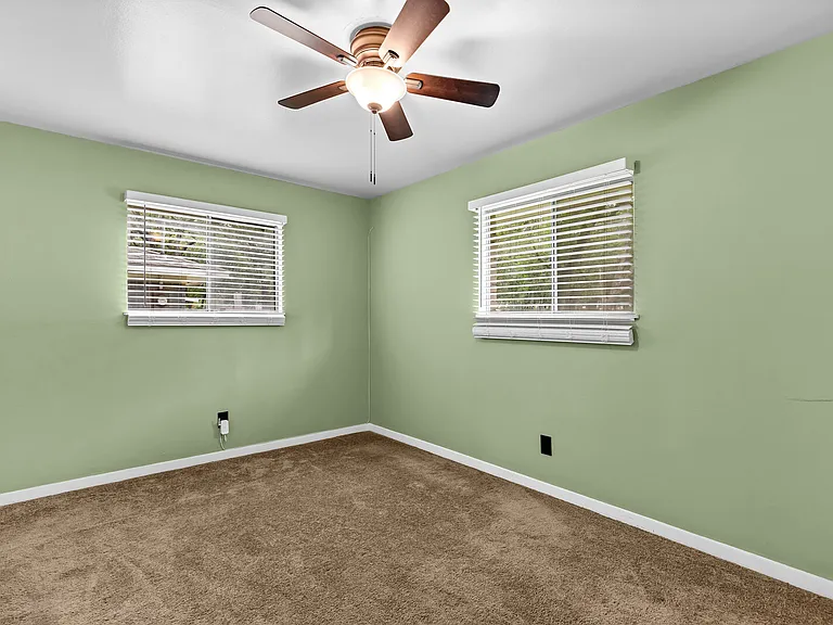 326 S Barbara St — Photo 5