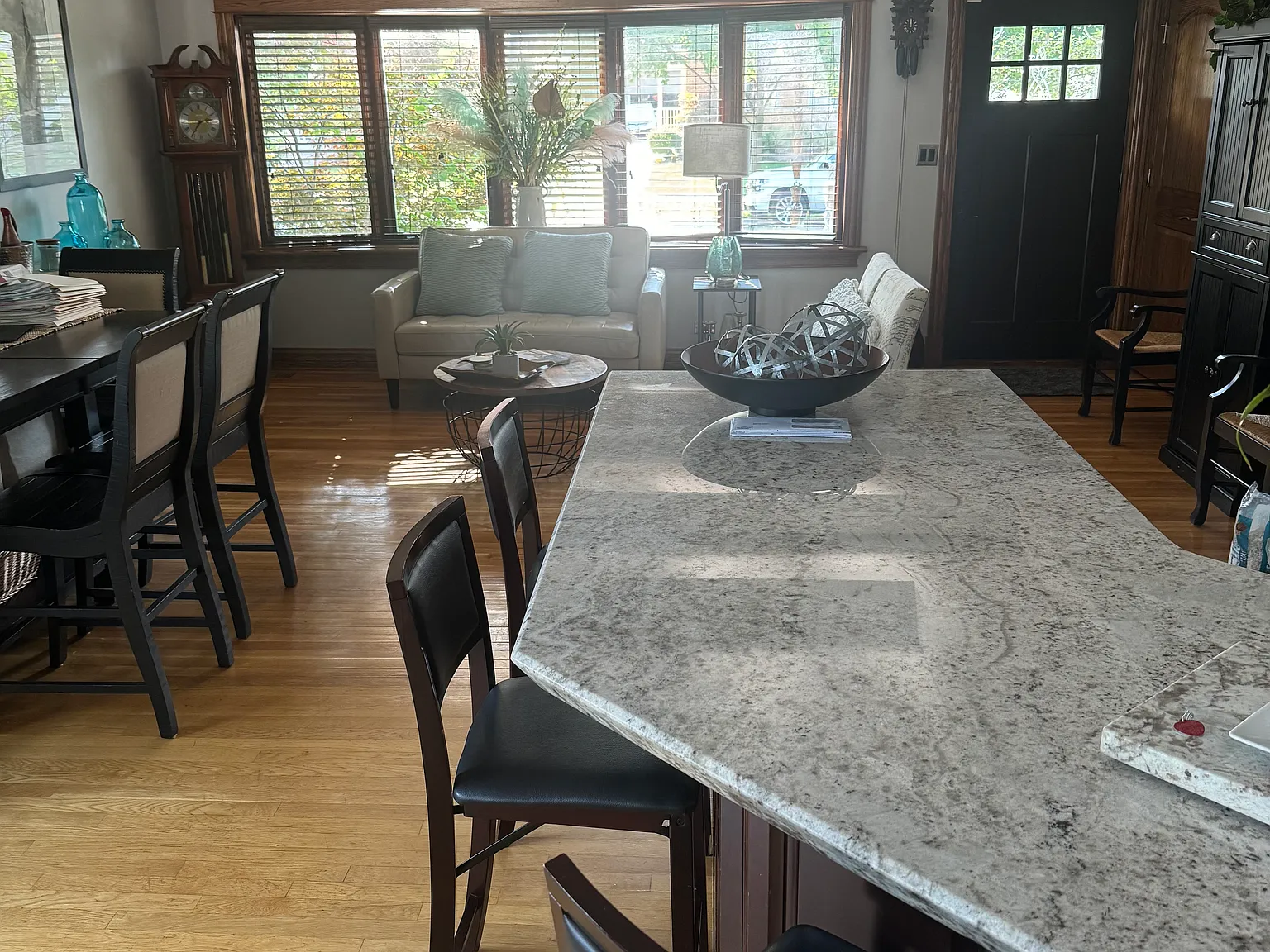 4 bed, 2600 sqft, $3,950 — Photo 4