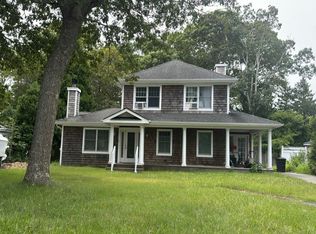 6 Barracuda Rd, East Quogue, NY 11942