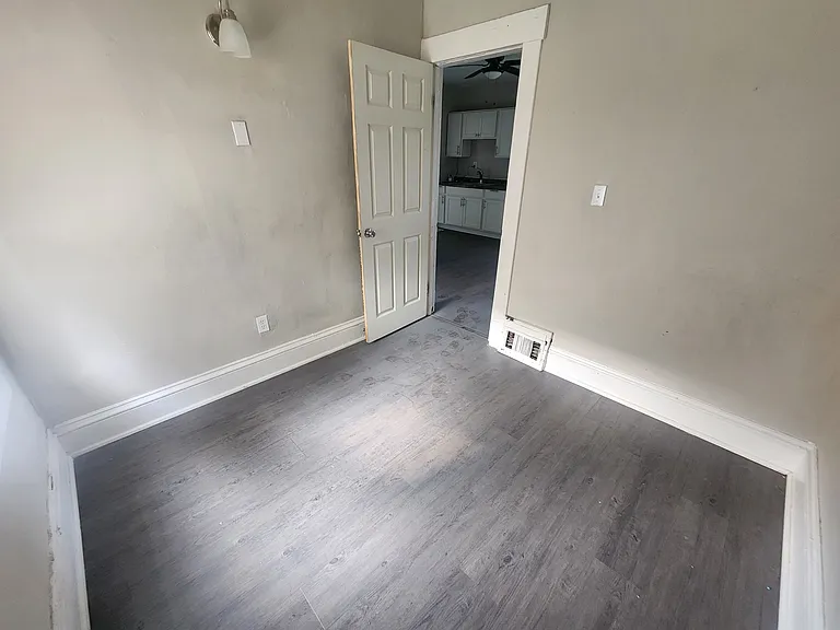 1119 W 2nd St #2 — Photo 6