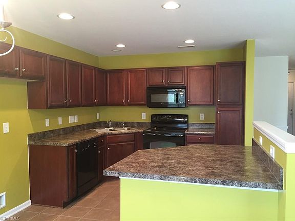 5th image of 220 Blue Robin Way