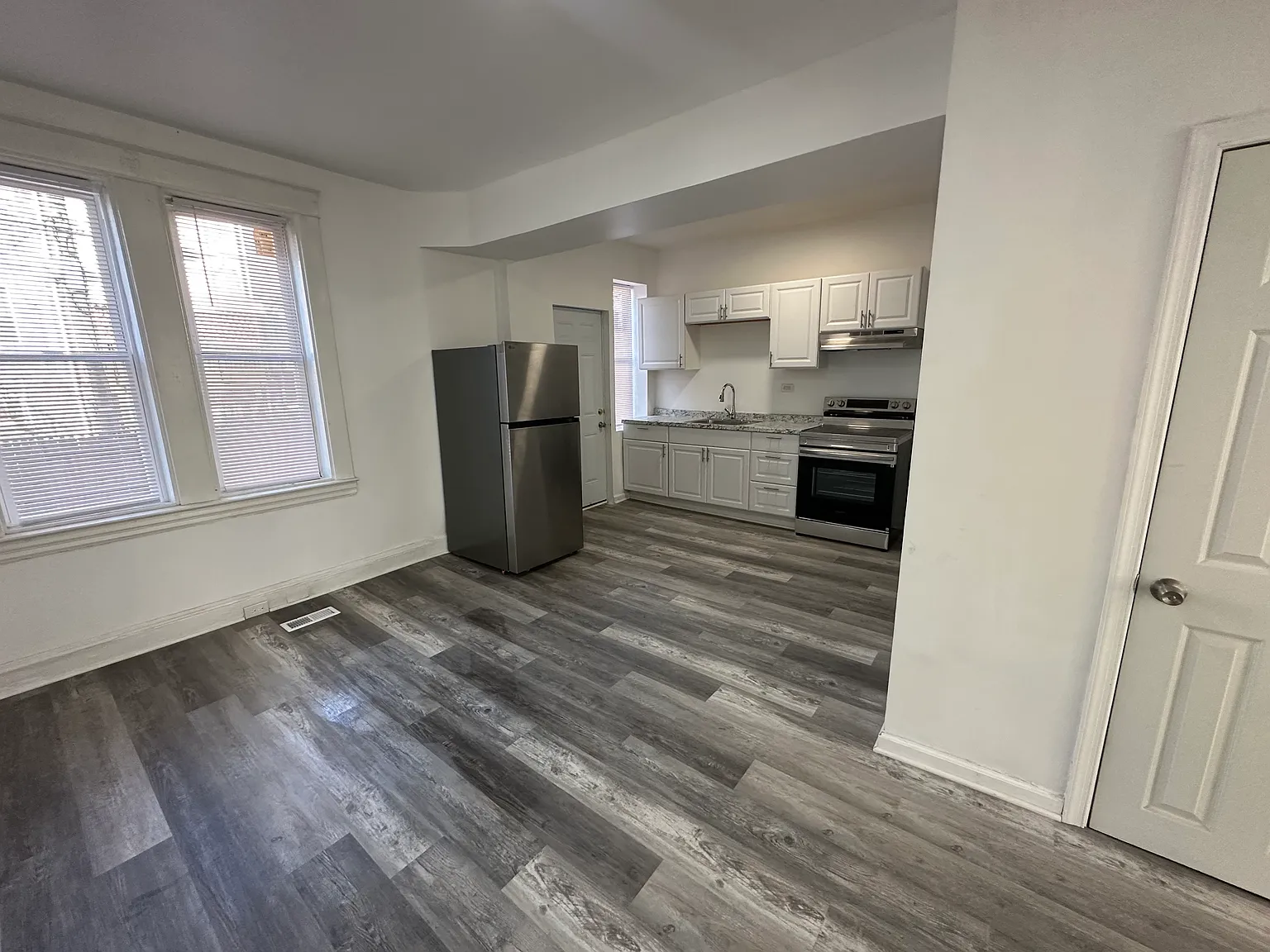 3 bed, 1.5 bath, 1044 sqft, $1,700 — Photo 4
