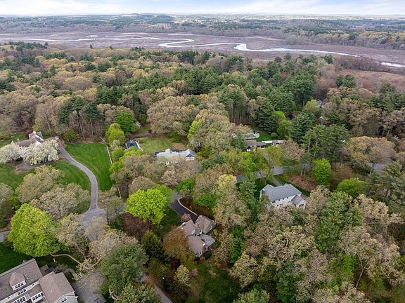 3rd image of 25 Moore Rd