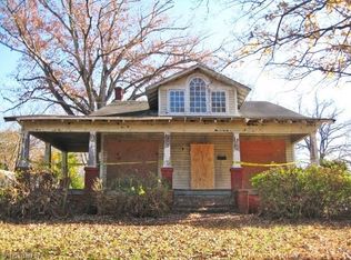 652 Riverside Dr, Eden, NC 27288