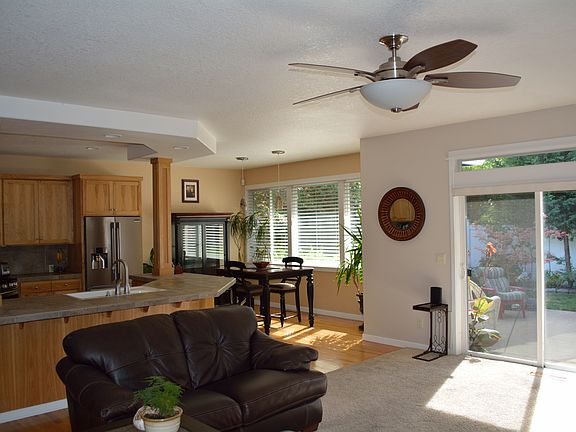 3rd image of 14865 SE Lilac Dr