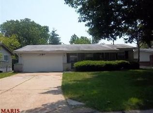2318 Vorhof Dr, Saint Louis, MO 63136