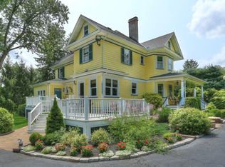 16 Evergreen Ln, Watchung, NJ 07069