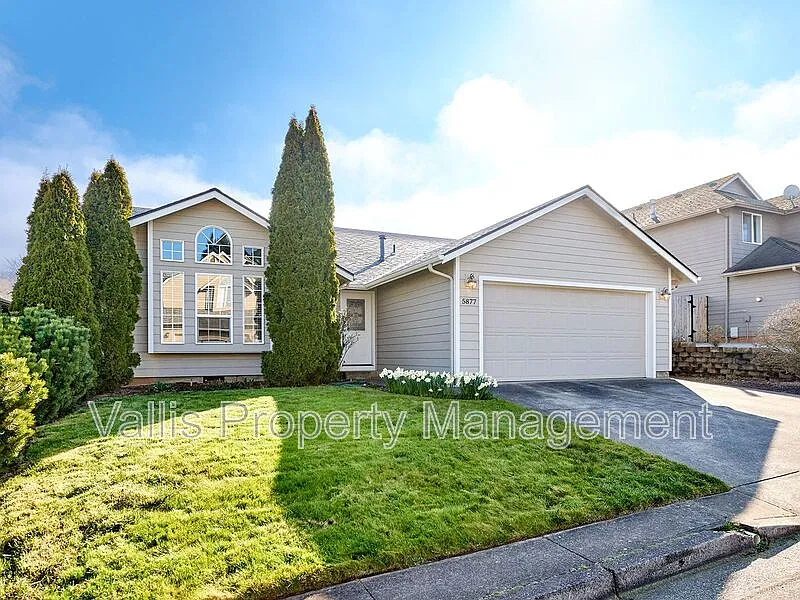 3 bed, 2.0 bath, 1642 sqft, $2,450 — Photo 3