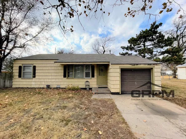 1903 N Cone St, Hutchinson, KS 67502