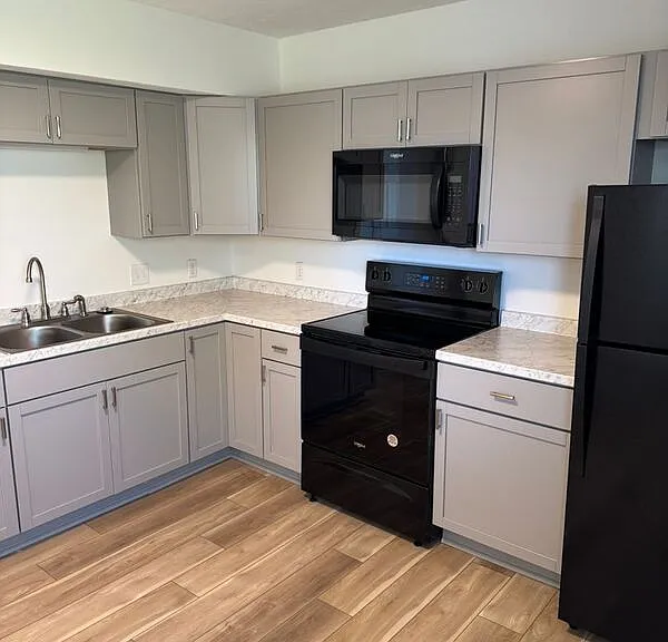 615 E Bain St — Photo 2