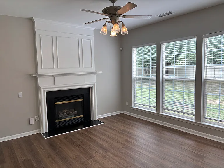2435 Normancrest Ct — Photo 15