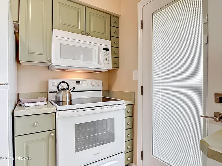 1621 N Oleander Ave — Photo 18