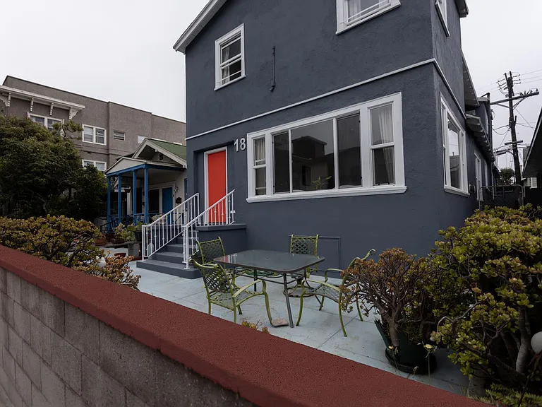 18 Breeze Ave #4 — Photo 17