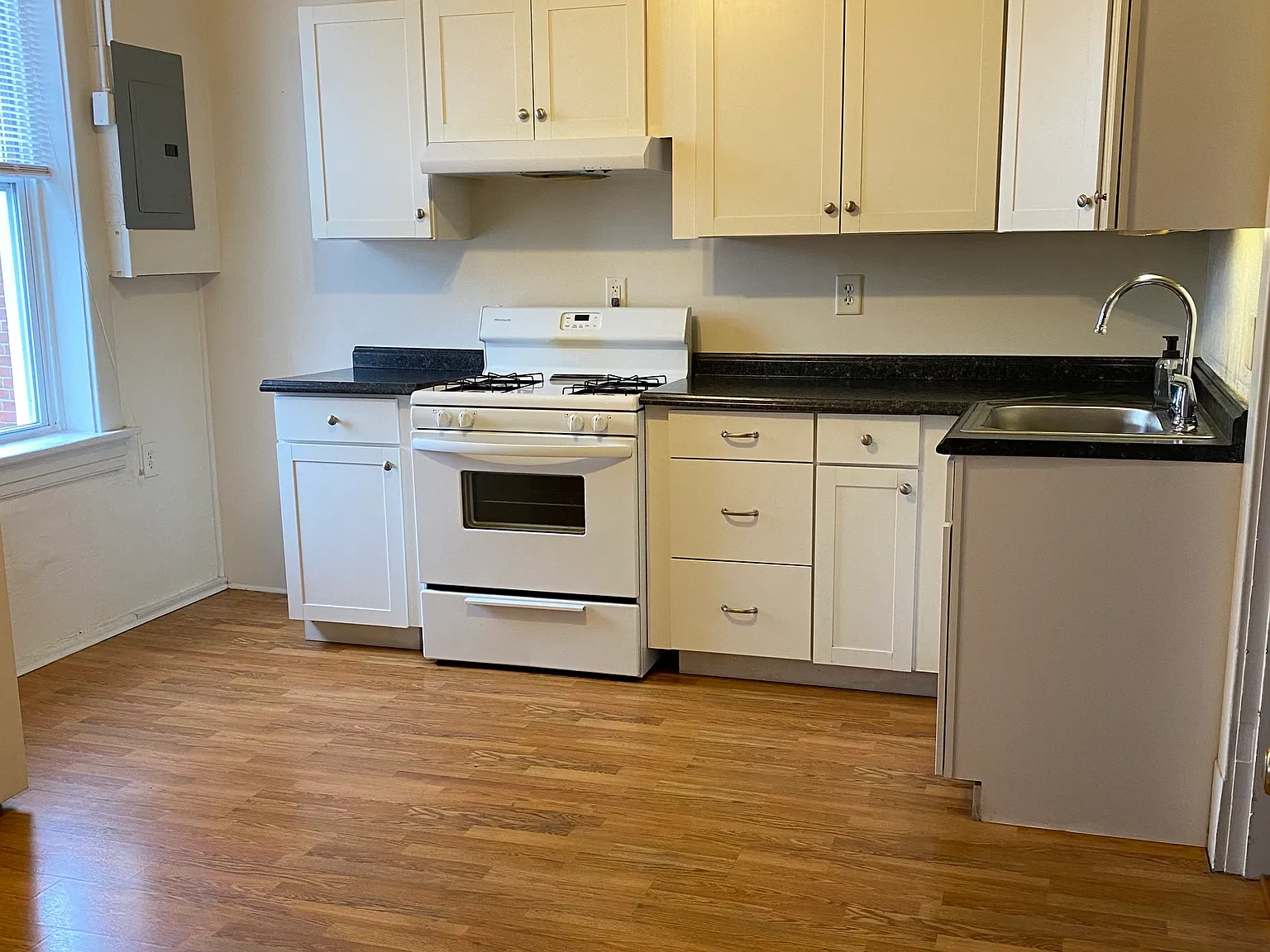 2 bed, 750 sqft, $850 — Photo 1