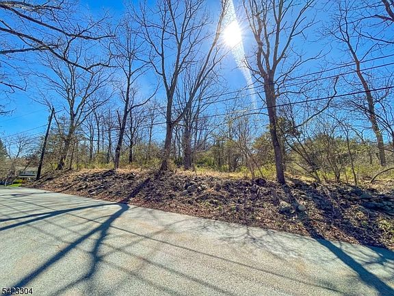 2nd image of 569 Ervey Rd