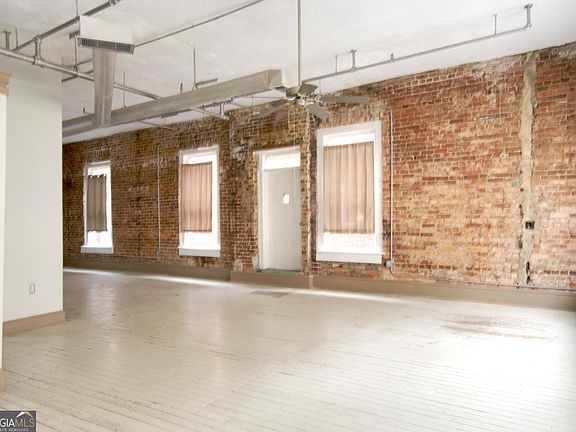 3rd image of 215 Mitchell St SW APT 18