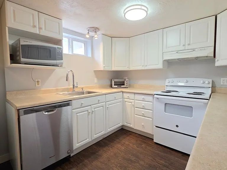 1221 E Crandall Ave #2 — Photo 9