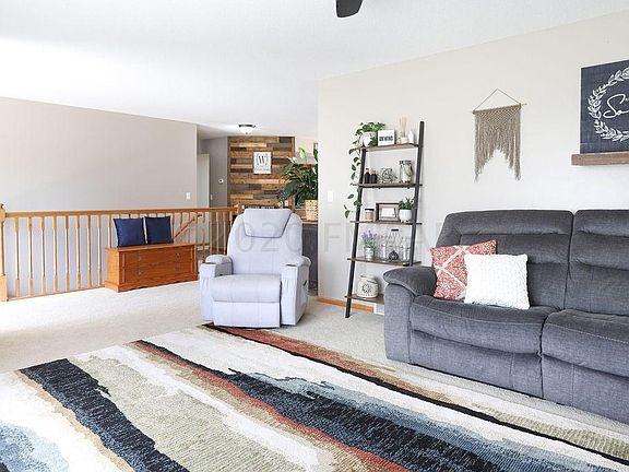 5th image of 930 16th Ave E