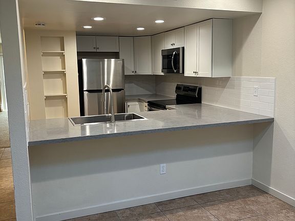 5th image of 647 Summerfield Rd