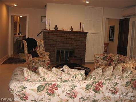 5th image of 212 Higman Park Hl