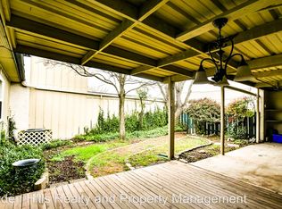 1901 Leslie Dr, Kerrville, TX 78028