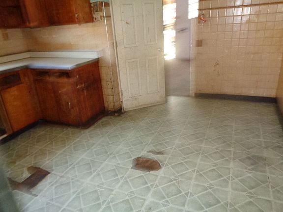 5th image of 4554 S La Crosse Ave
