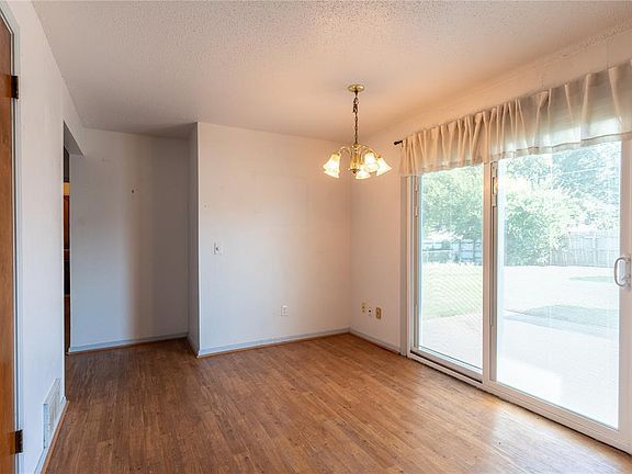 4th image of 3918 SE 14th Pl