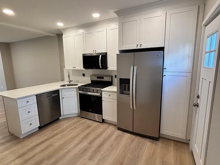 203 Powell St — Photo 2