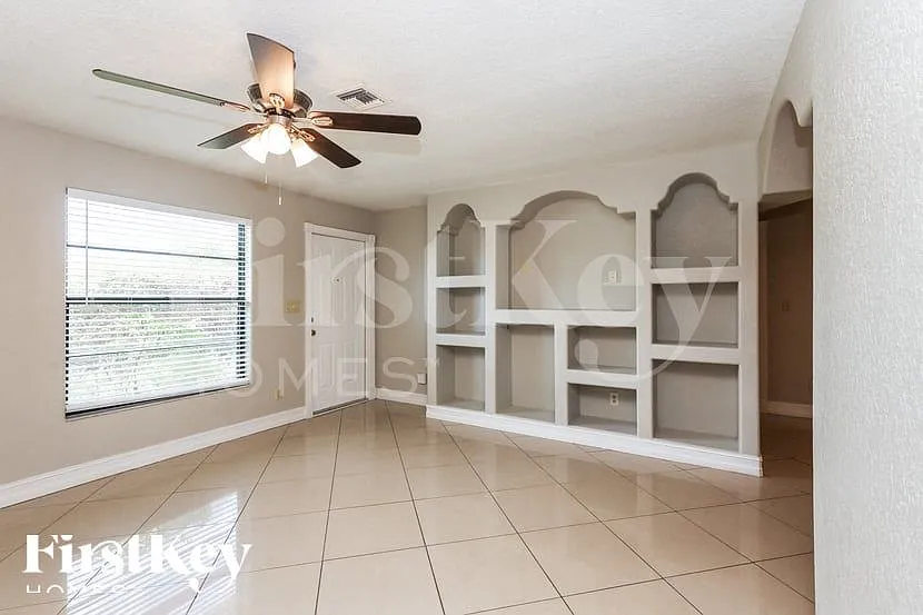 3 bed, 2.0 bath, 1238 sqft, $1,625 — Photo 3