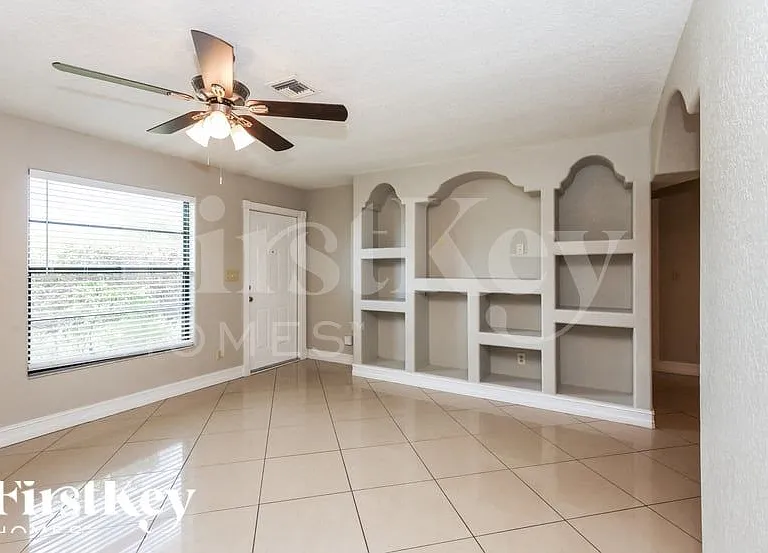 1105 Arthur Ave — Photo 3
