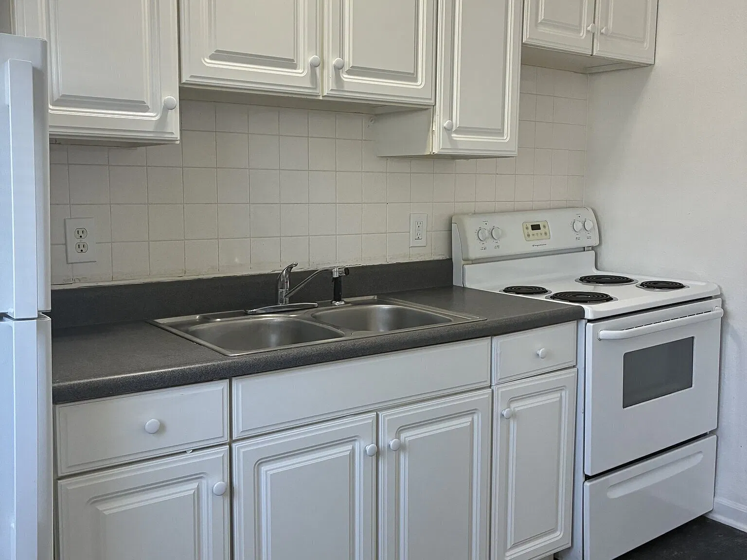 Fall Beginnings Await in This Remodeled Garden-Level 1-Bedroom — Photo 4