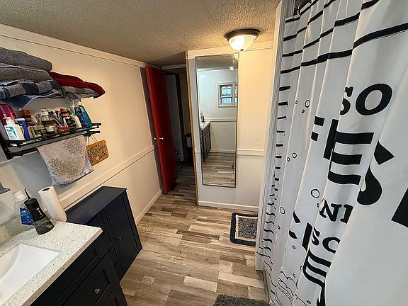 4th image of 37 Roth Ave