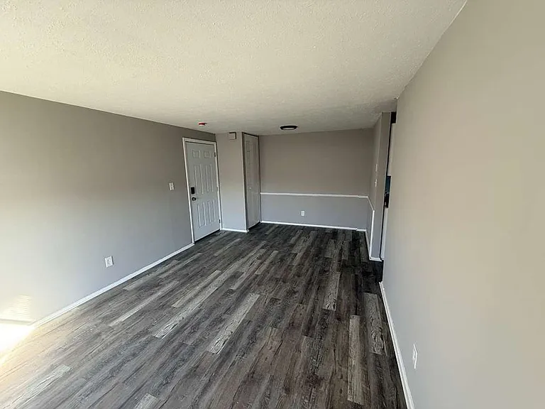 13420 Euclid Ave — Photo 16