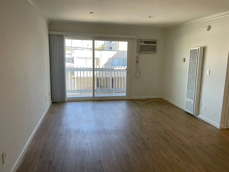 LUXURY LIVING AT AN AFFORDABLE PRICE — Photo 9