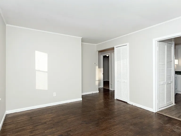 2318 Fisher St — Photo 9