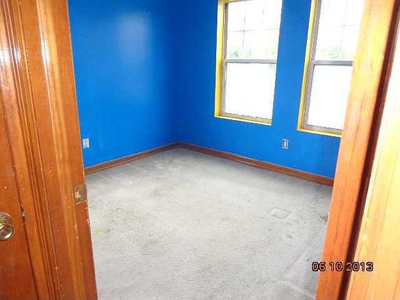 4th image of 241B Pond Way #241B
