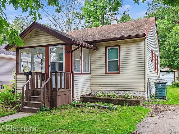 3rd image of 2139 Romeo St