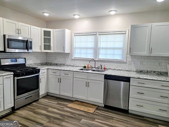 5th image of 219 E Johnson St