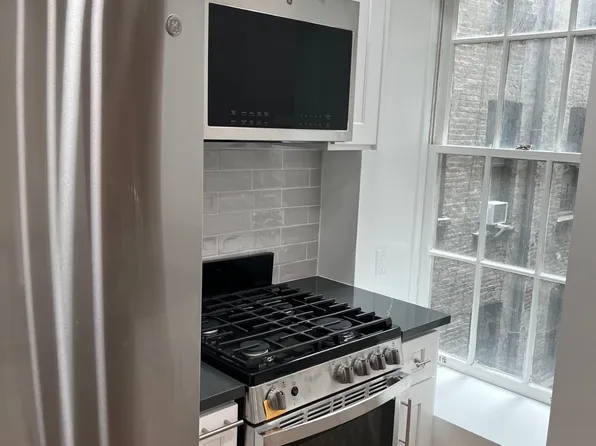 240 E 21st St APT 2FE, New York, NY 10010