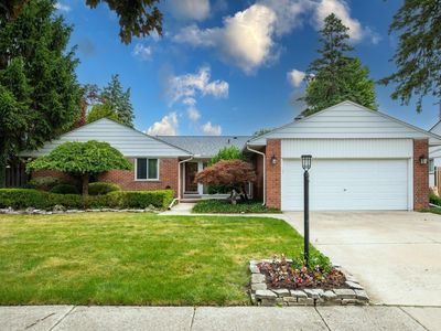 930 Crescent Ln, Grosse Pointe Woods, MI, 48236