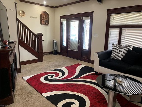 5th image of 10401 Almira Ave