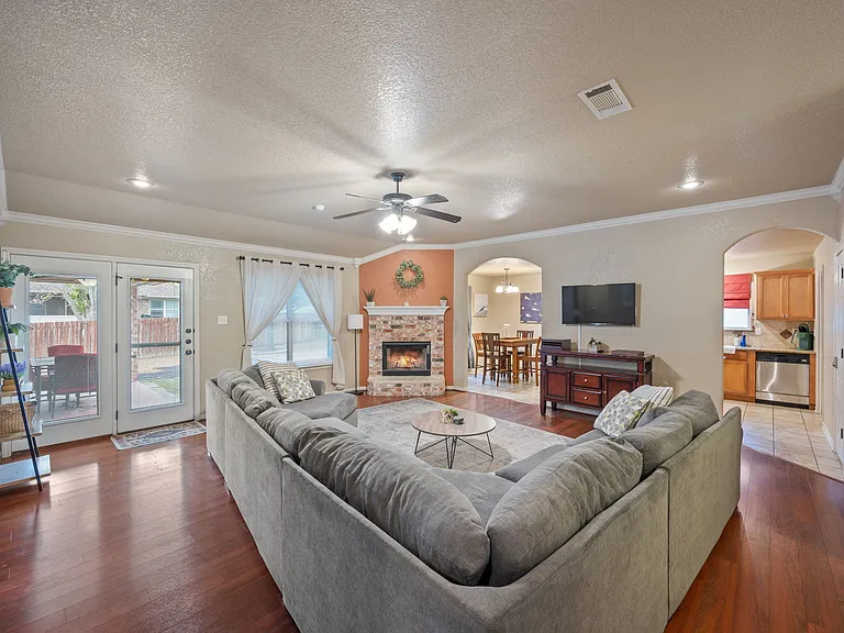 3805 Republic Of Texas Dr — Photo 1