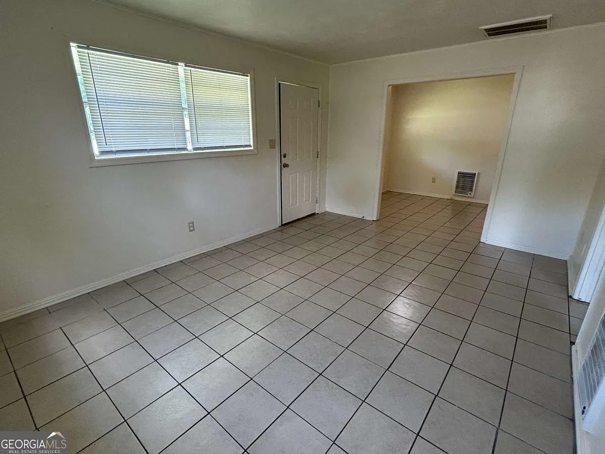 1 bed, 1.0 bath, 1274 sqft, $800 — Photo 3