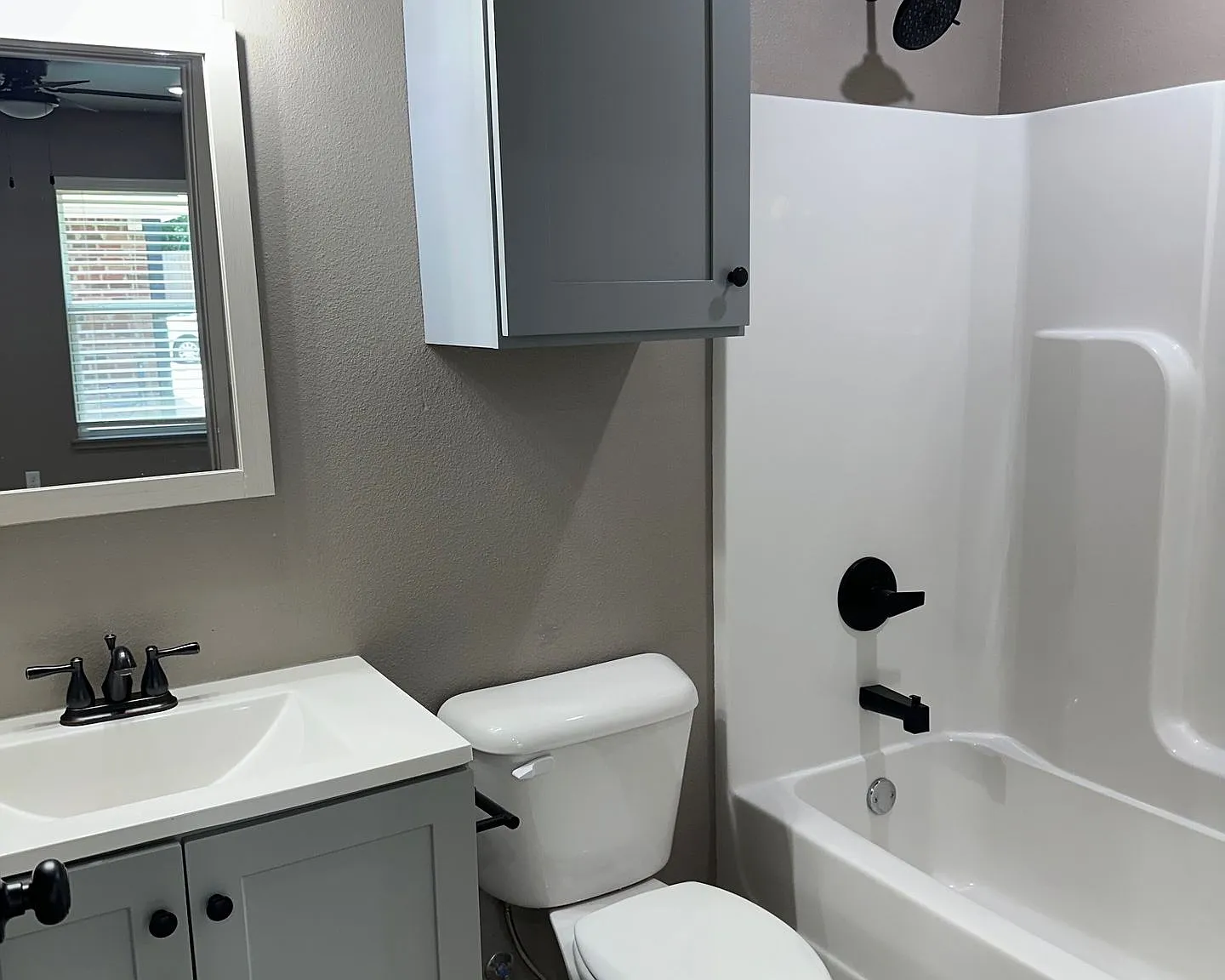 Newly Built 2 Bedroom, 2 Bathroom Townhome — Photo 2
