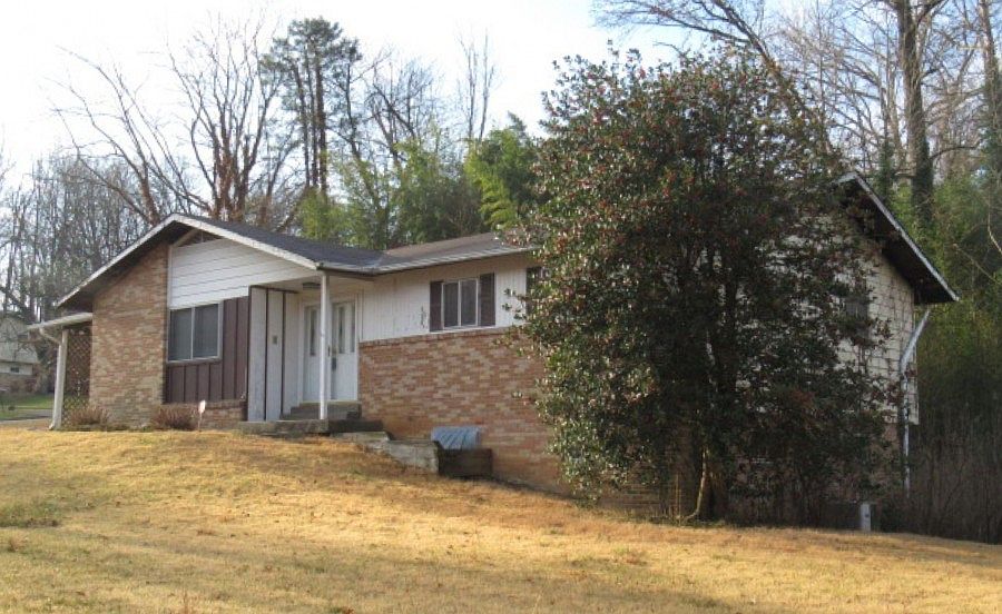 2nd image of 6707 Collinson Ct
